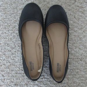 Rounded Toe Black Flats